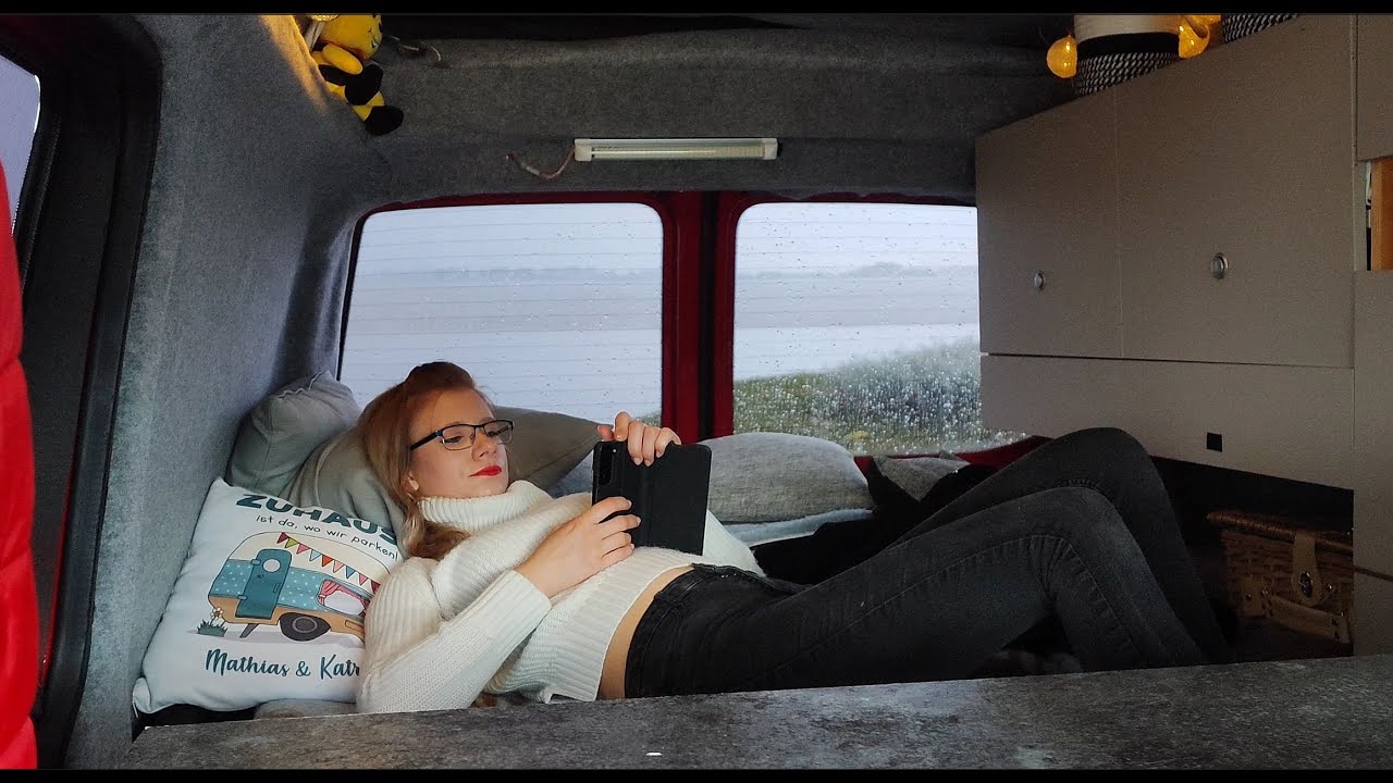 Romantisches Campen bei Regen am Wasser - #notalking - #vanlife