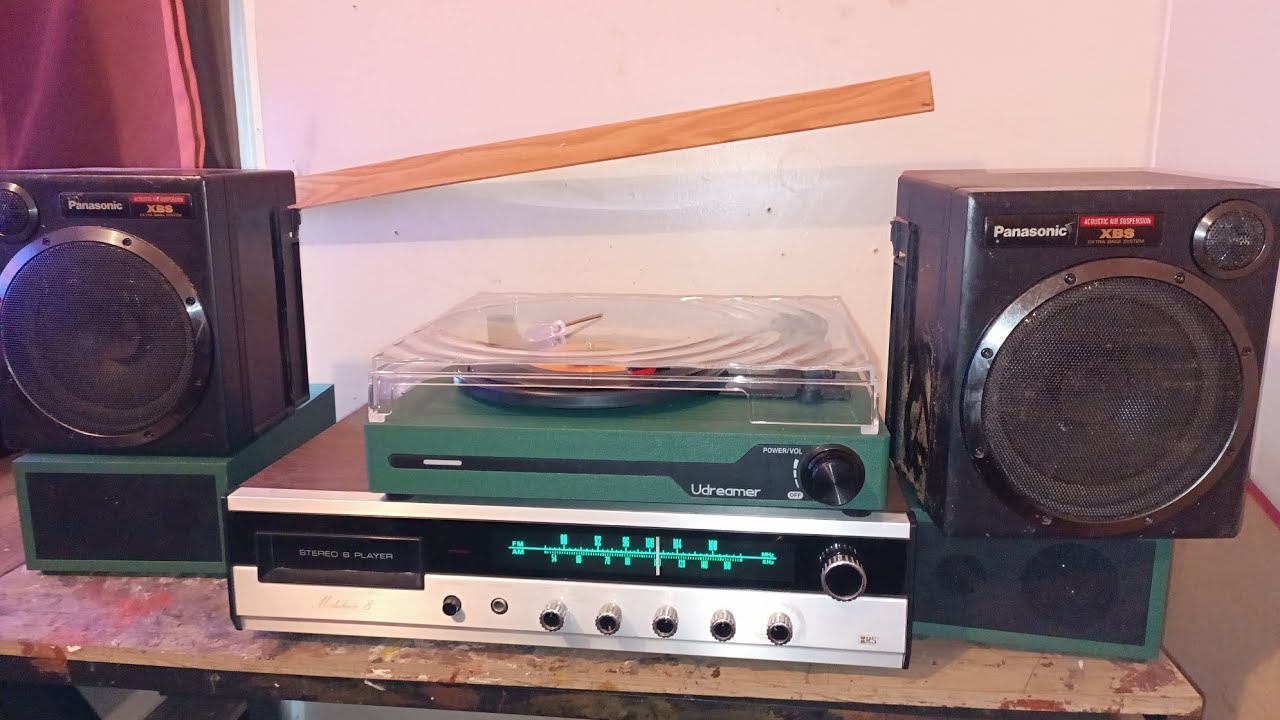 25$ 8 track tape player with AM/FM! IT WORKS!