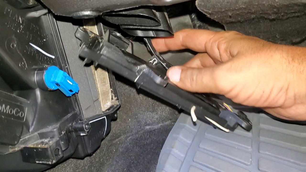 Cambiar filtro de Aire Acondicionado Ford Fiesta 2014