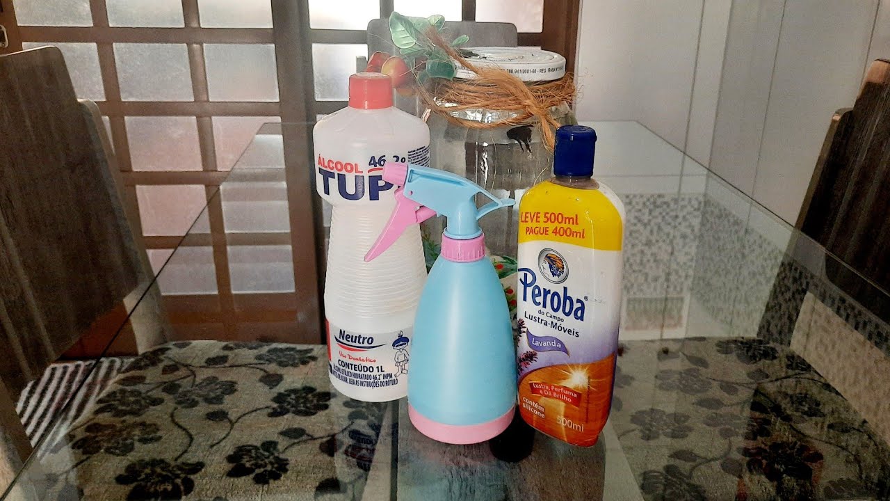 MISTUREI LUSTRA MÓVEIS/DETERGENTE E ÁLCOOL /NÃO COMPRO MAIS LIMPA VIDROS..