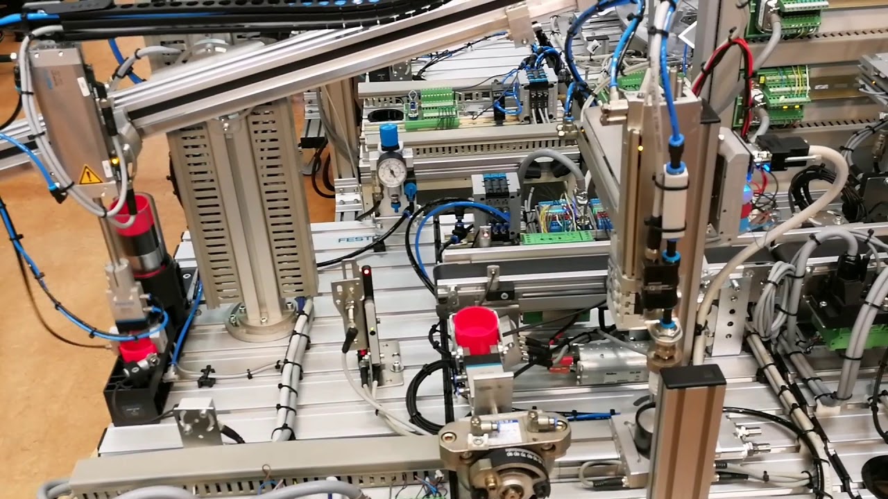 Team Sweden Mechatronics, training for Worlskills Abu Dhabi 2017