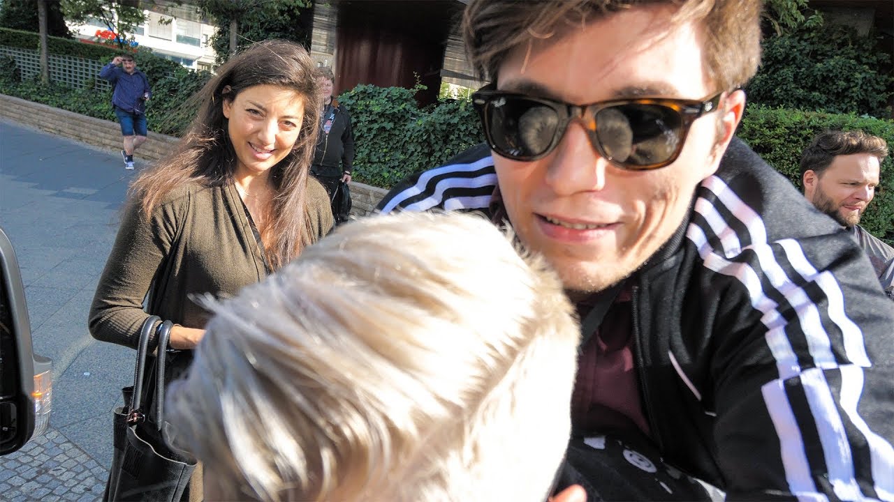 Rewi trägt mich durch Berlin (Youtuber Klassenfahrt 2018)