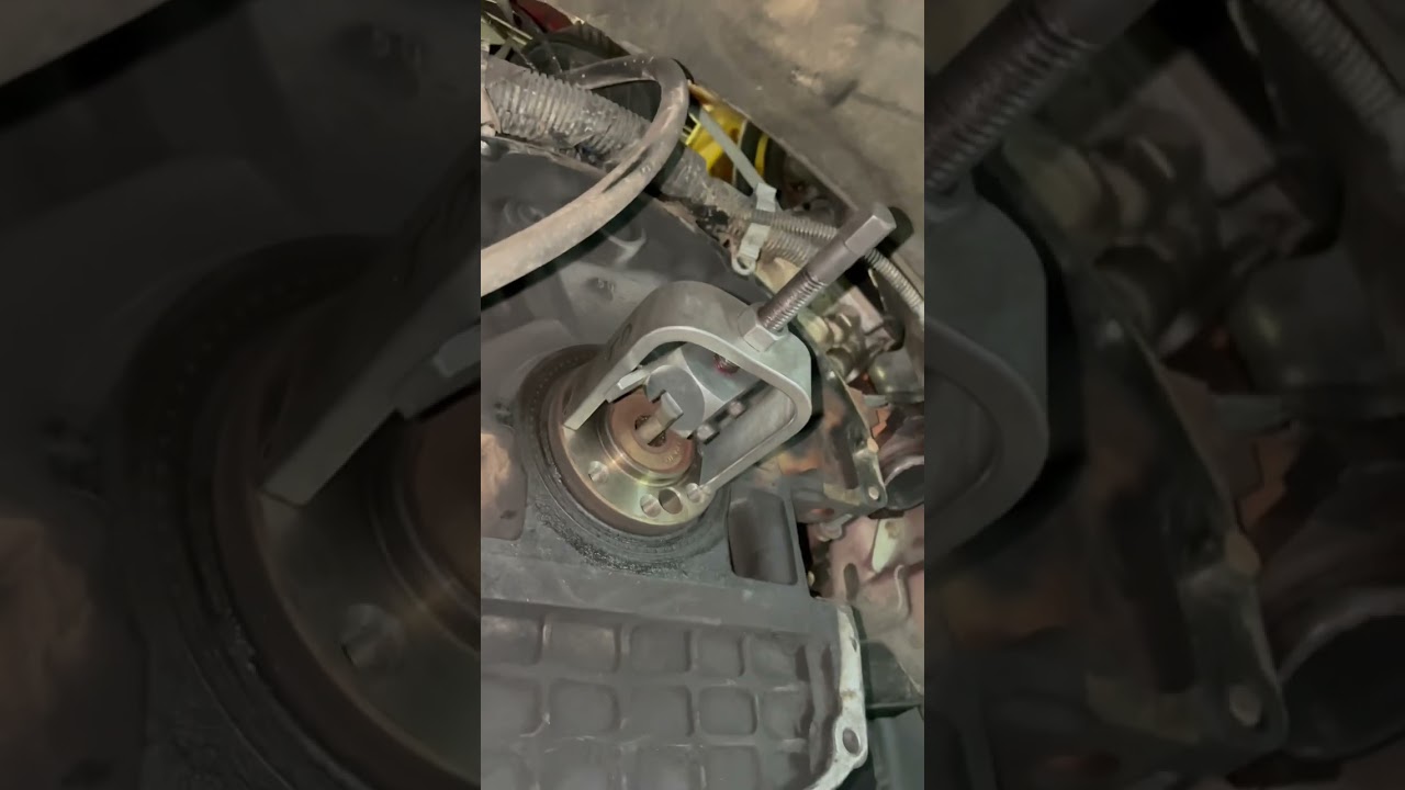 Clutch pilot bearing removal puller tool