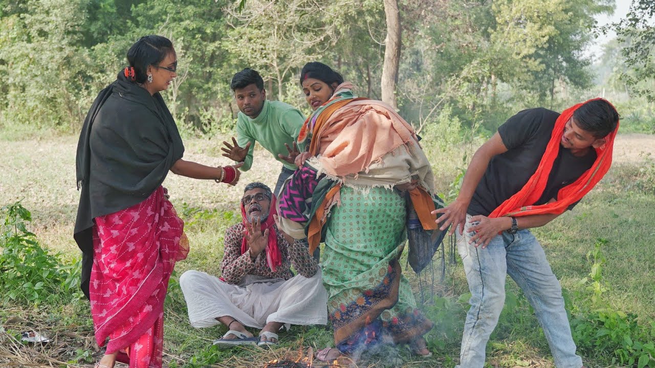 देखिए पगली नेहा सिंह ठंडी के दिन में अपना गांव में आग तपने गई तो यार के साथ हो गया बवाल। 