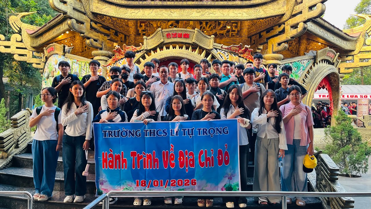 Trường trung học cơ sở Lý Tự Trọng tham quan về nguồn ngày 18 tháng 1 năm 2026