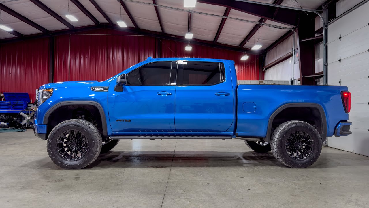 2022 AT4 with 4&rdquo; Zone lift