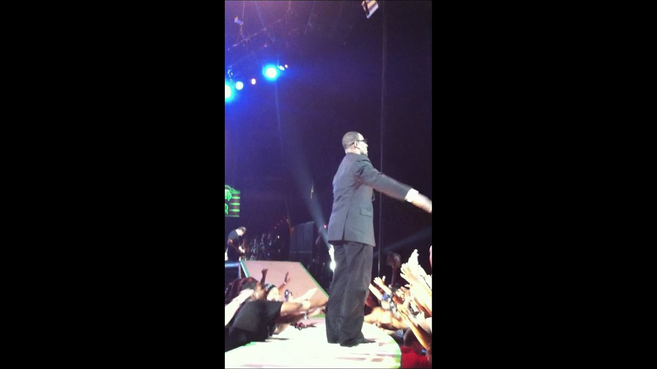 R. Kelly covers Frank Sinatra's My Way....Love Letter Tour