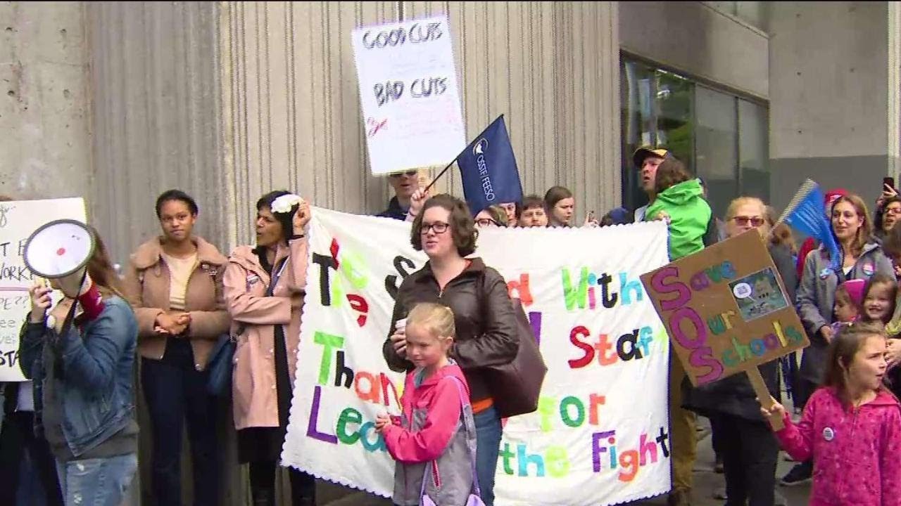Parents show support for CUPE workers