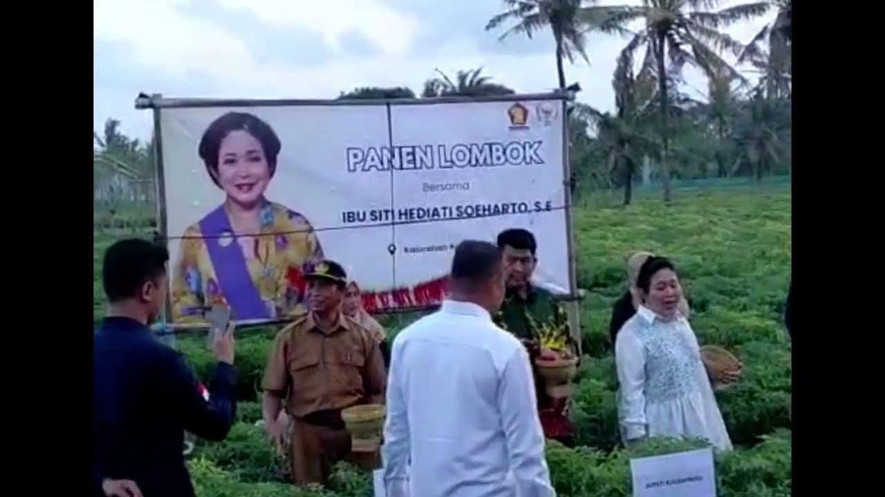 KUNJUNGAN IBU SITI HEDIATI SOEHARTO DI KAPANEWON GALUR