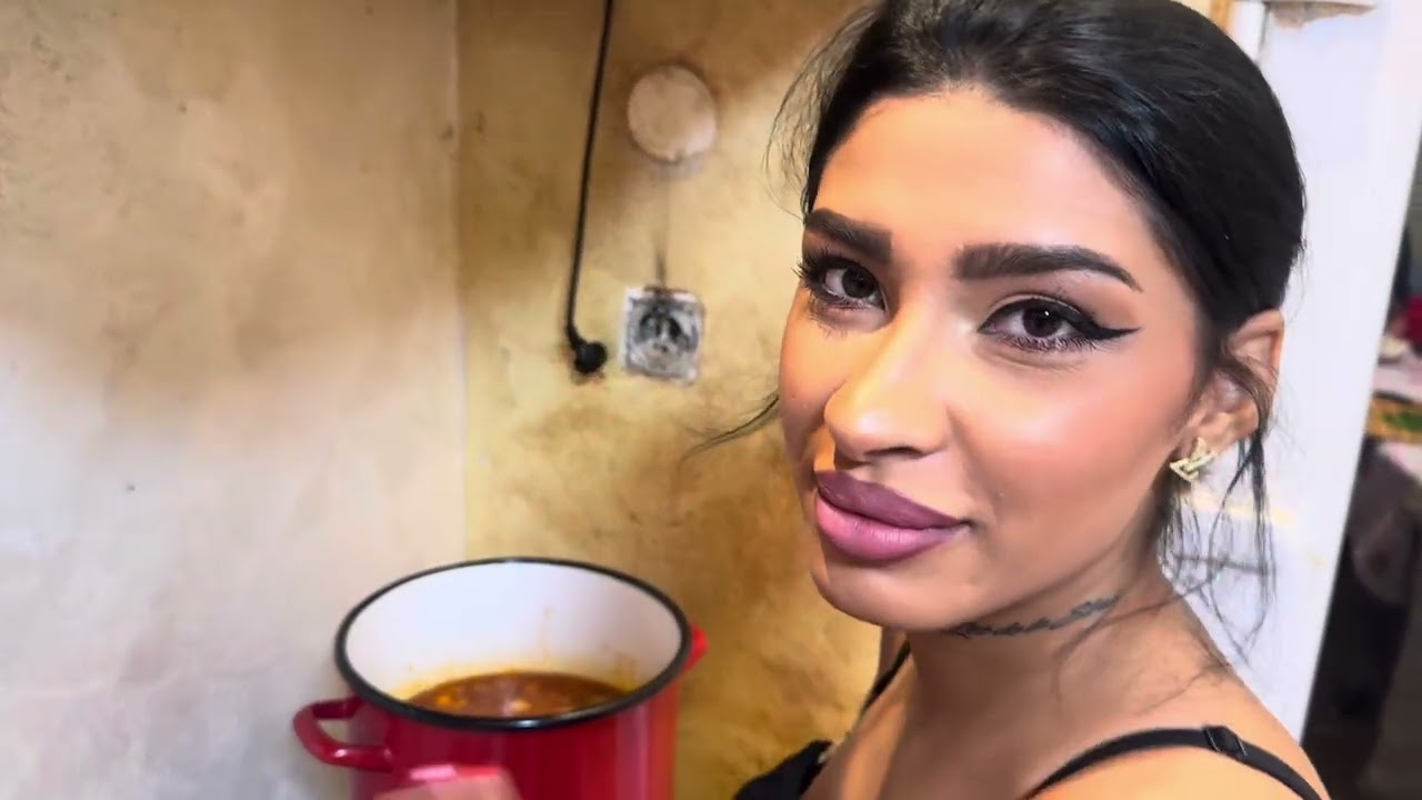 Gata mâncare lui asistentă tv Nicolle a lui Leo de la Strehaia ( nota Patroanei ) 