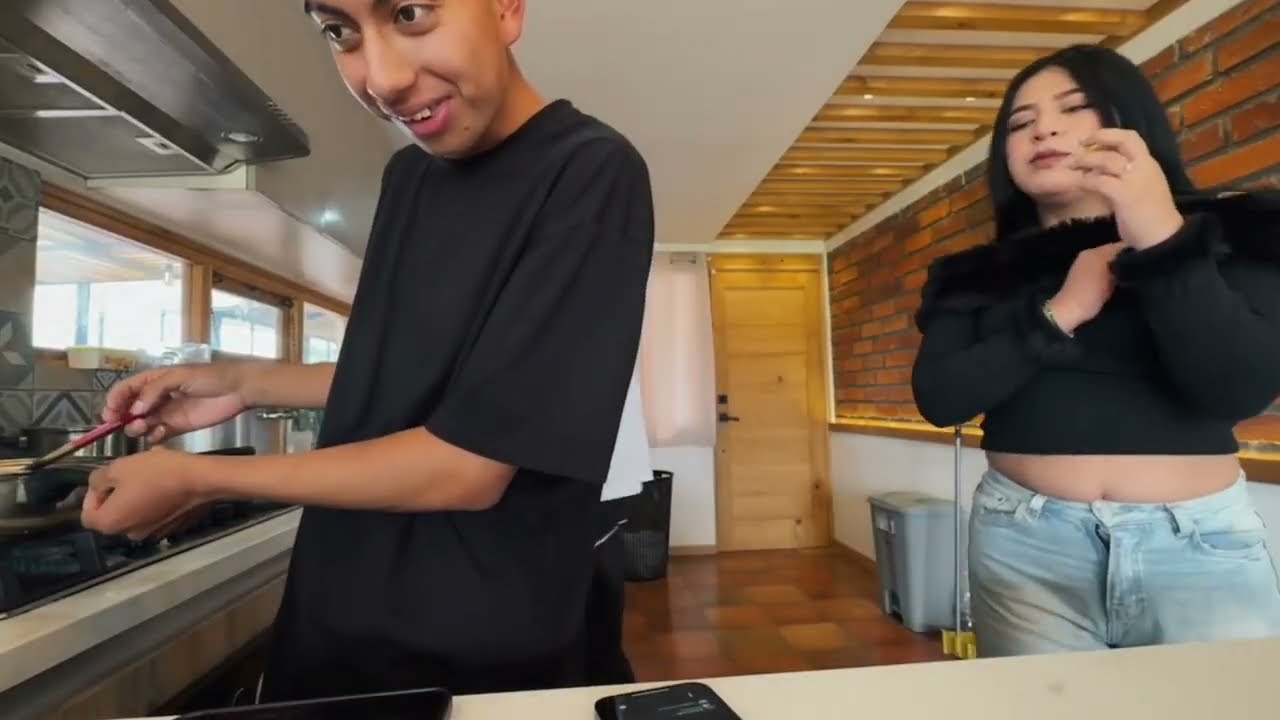 COCINANDO CON GATAS || PUPILO593