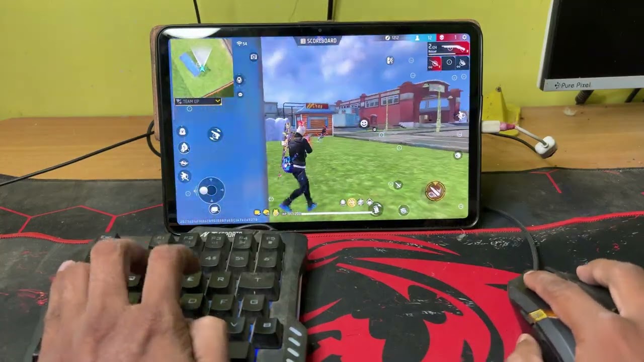 FREE FIRE ME TRANING WITH KEYBOARD OR MOUSE SE 