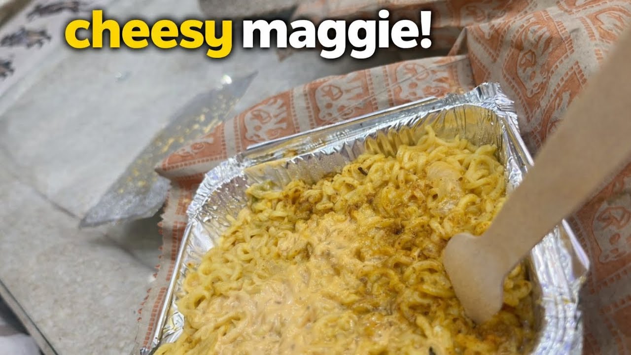Aaj humne khai cheesy maggie!! 😋😋