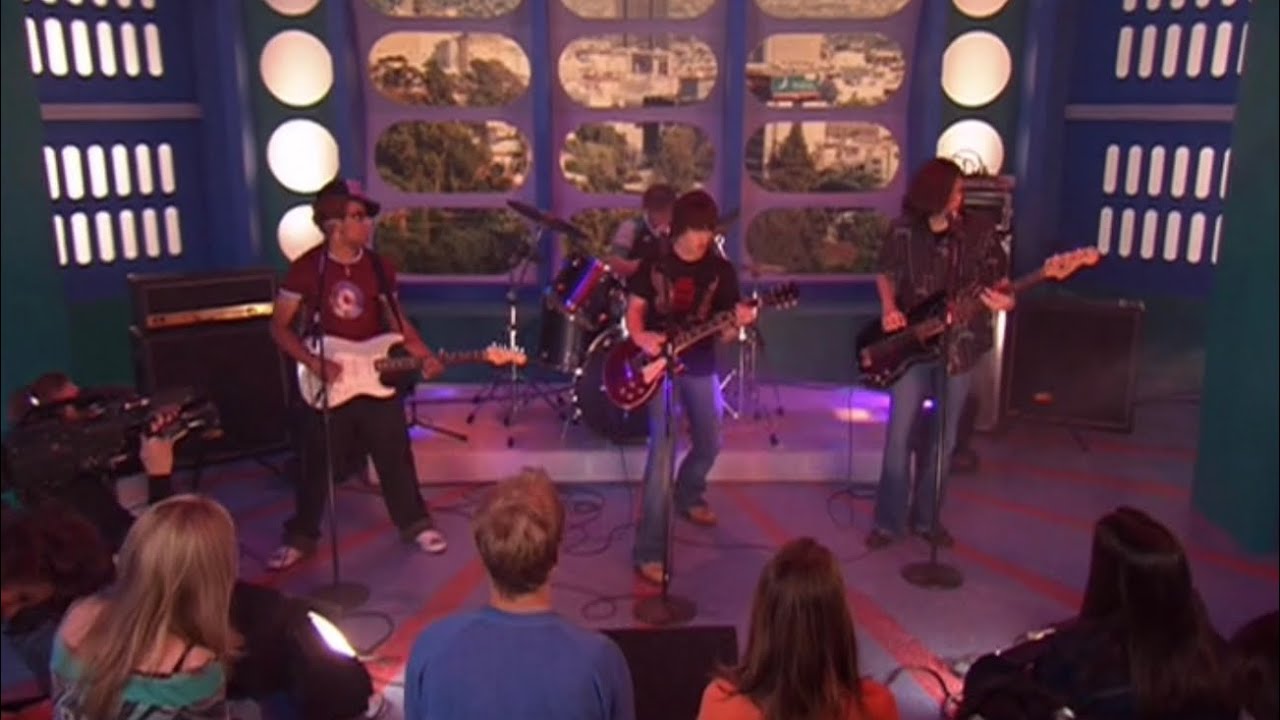 Drake & Josh (GH) - Drake & His Band Perform &ldquo;Hollywood Girl&rdquo; On MTV&rsquo;s TRL