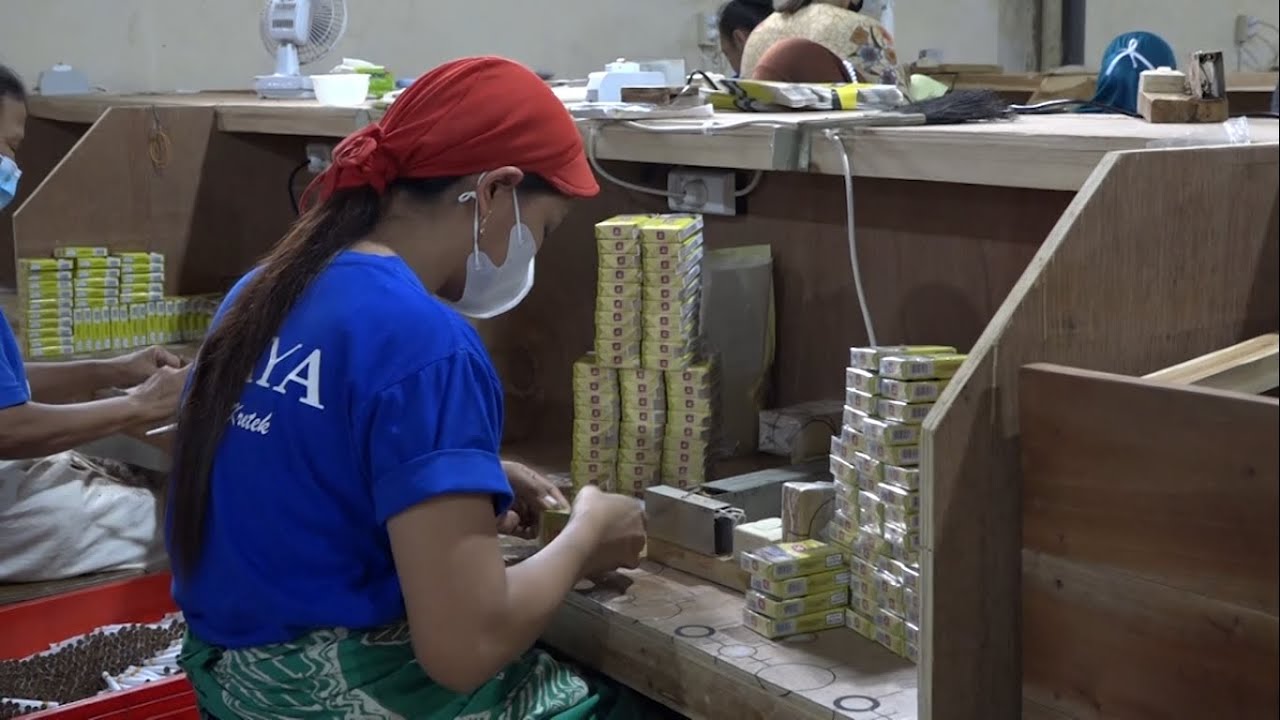 PABRIK ROKOK ARTHA JAYA ABADI BERSINAR TULUNGAGUNG