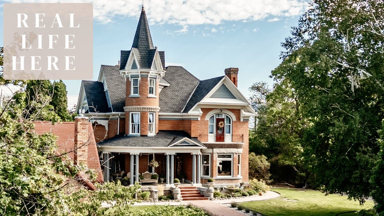 What It’s Really Like Living in a 120-Year-Old Victorian Home With 8 Kids