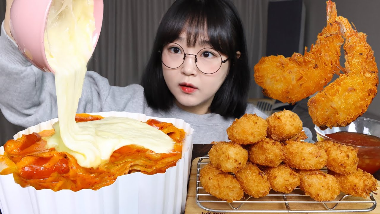 Двойной сыр + кукуруза с майонезом! Розе Ттокпокки Мукбанг ft. Кокосовые креветки