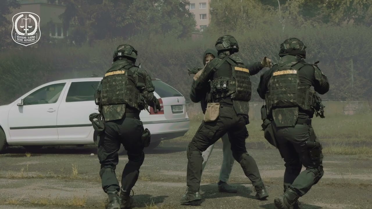 Dynamická ukázka příslušníků ENO na Dni IZS Praha 11