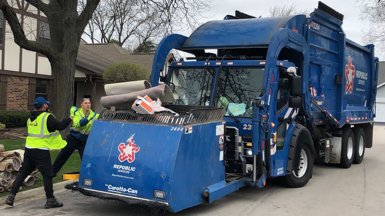 Republic Services Garbage Trucks on the Final Day in Schaumburg