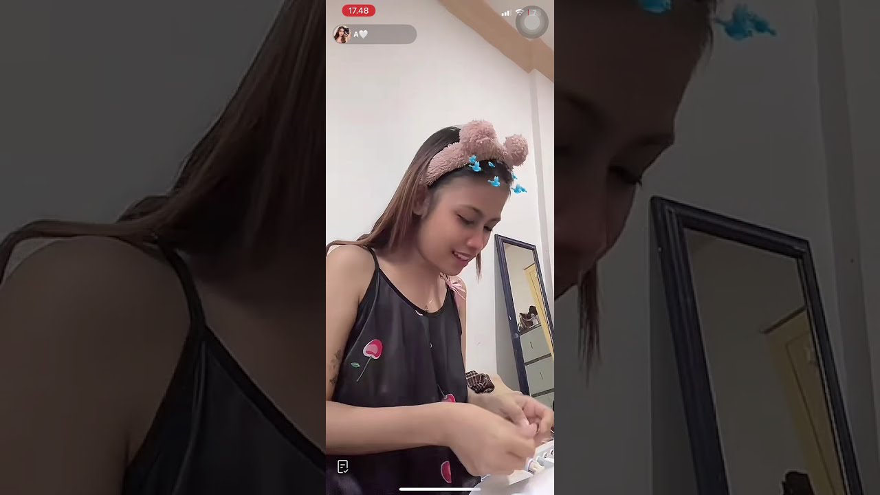 Ganti baju kelihatan dari kaca full