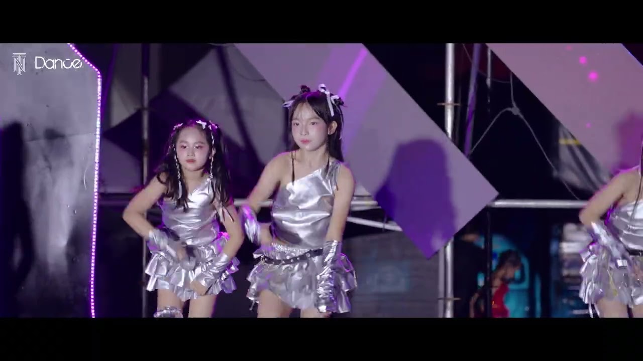 | VPOP IN PUBLIC| AAA - KIDS DANCE BY   BABY QUEEN