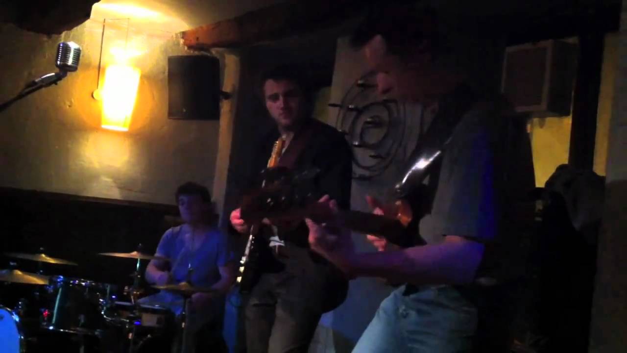 NZZ Bluesband @ Liquid bar in Luxembourg (&ne;2).mov