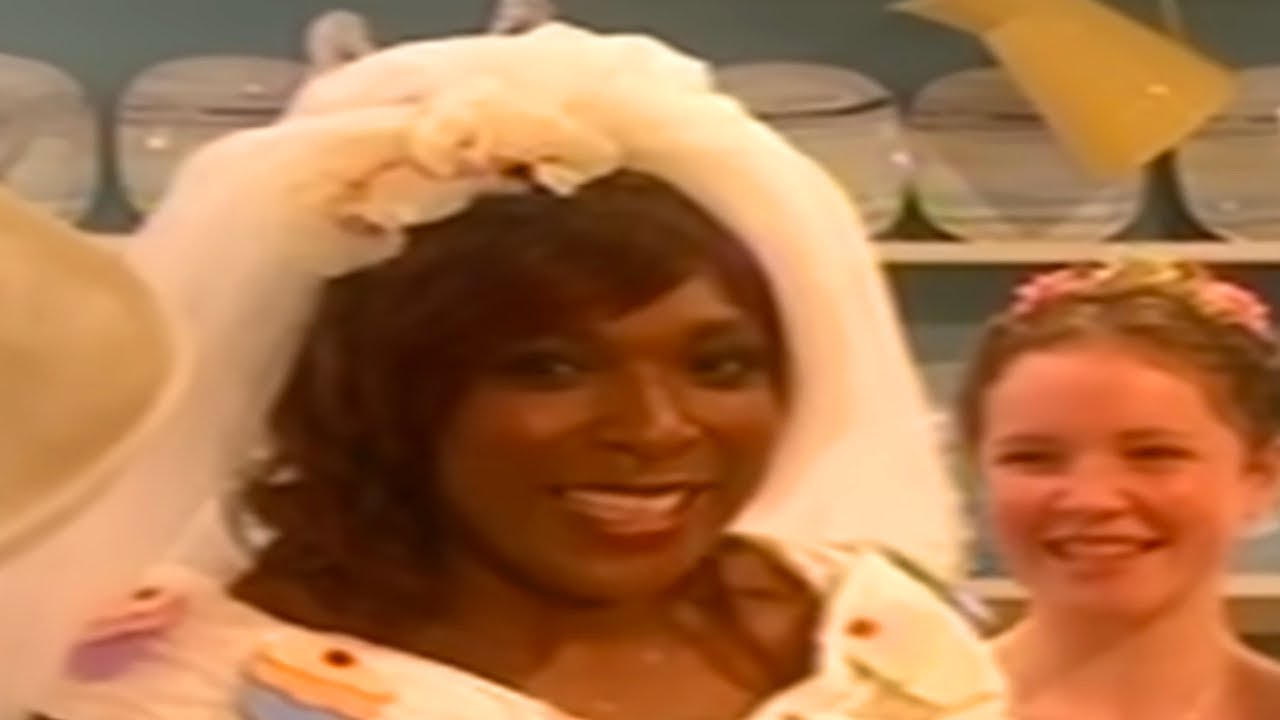 Beautiful Lady at Seaside | Mr Whoops' Wonderful Wedding | Full Episode  | Grandpa in My Pocket