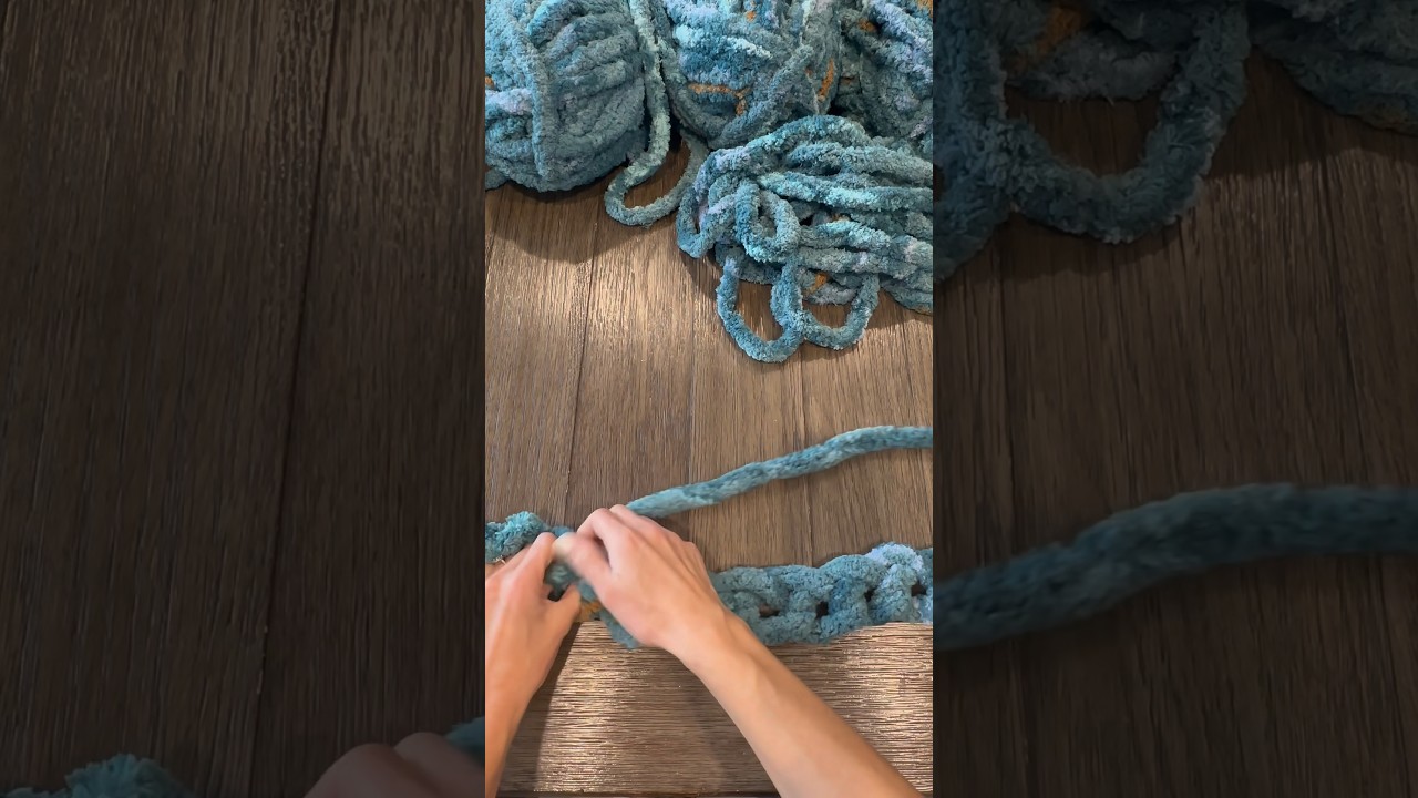 1 minute hand knit chunky blanket tutorial! #diycrafts #handknitting #chenilleblanket #handmadecraft