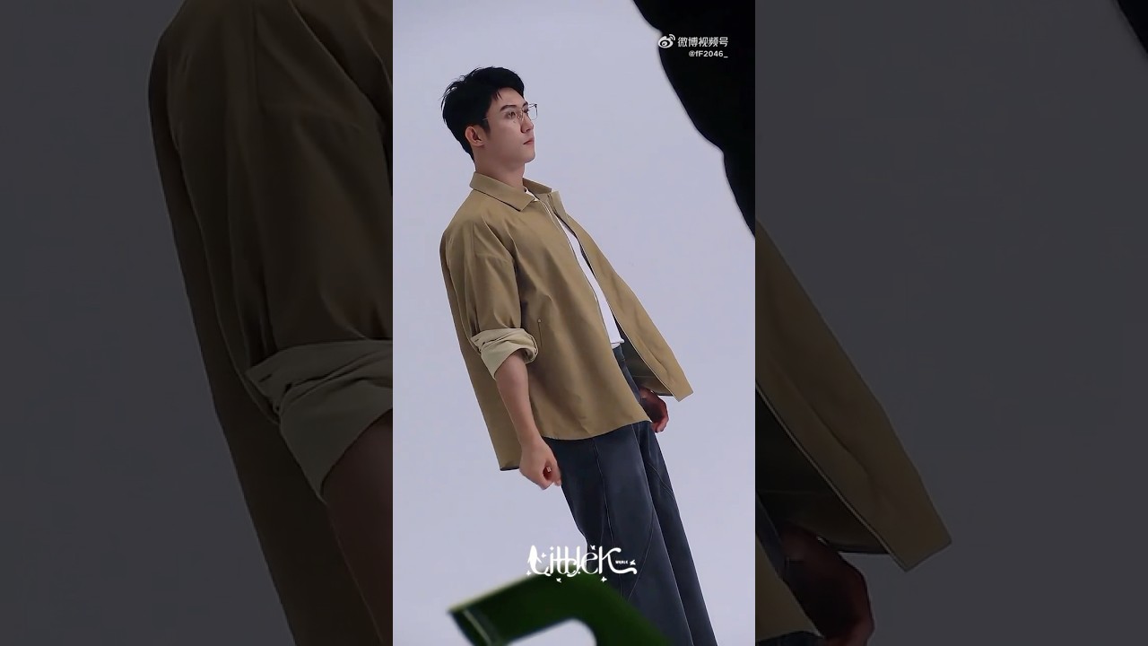 He is suffering the back pain badly. Wish you get better soon #hjy #HuangJingyu #Johnnyhuang  #黄景瑜