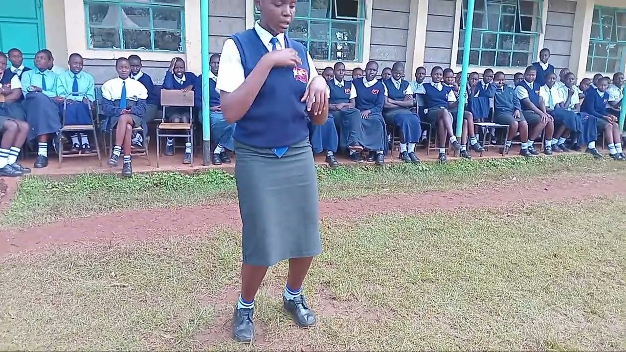Katika shule ya upili ya kimobo,