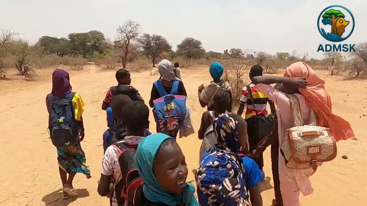 L'ECOLE DE KOUMPOULA: Je passe une matinée avec les écoliers de l'école de Koumpoula Mali.