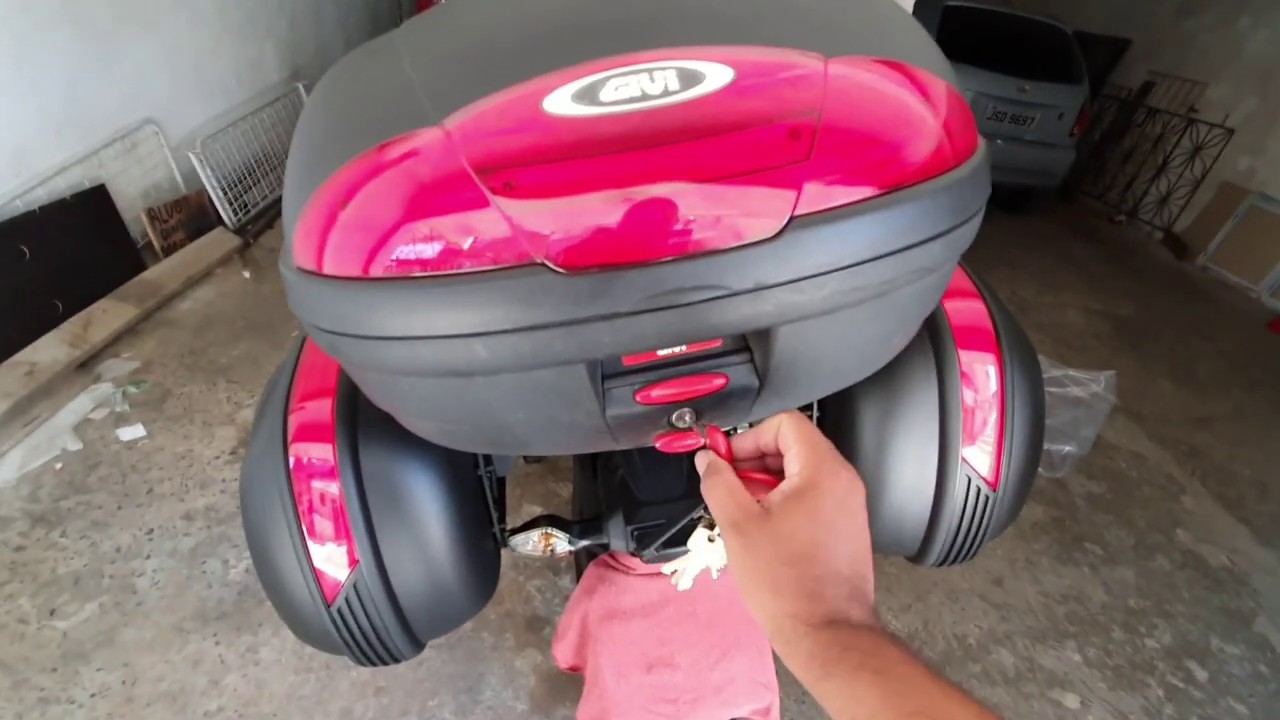 Instalando suporte lateral e baú givi na NC750x