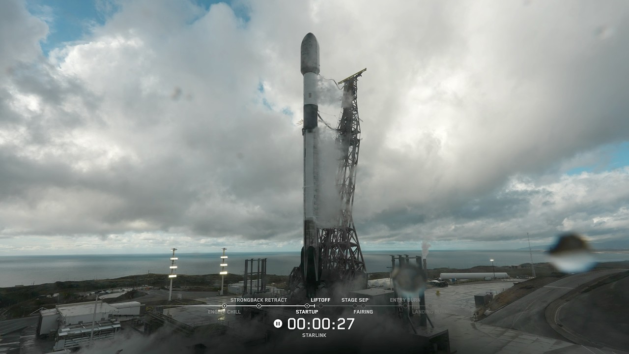 Ракета SpaceX Falcon 9 стартует из Калифорнии с 27 спутниками Starlink