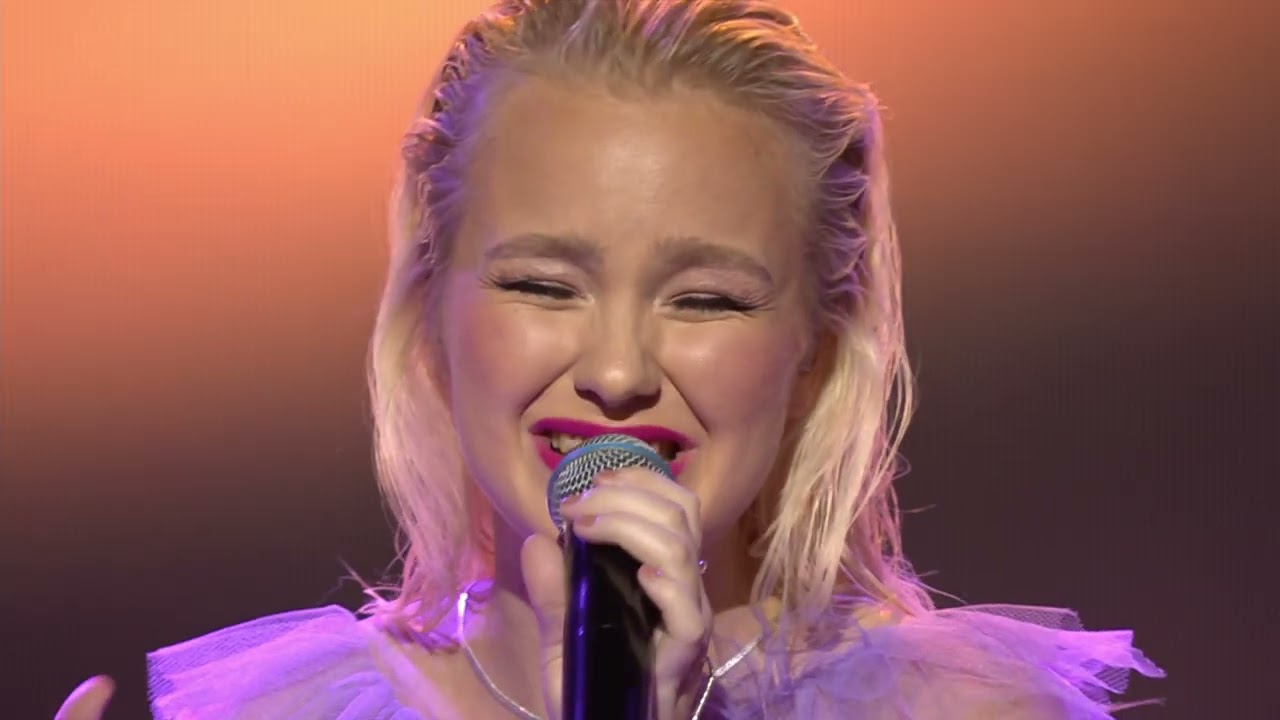 Klara Almström - Fields of Gold av Sting (Eva Cassidy version) - Idol Sverige (TV4)