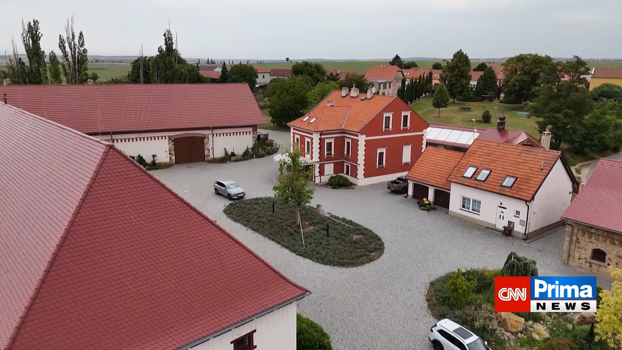 Začínal s kosou a malým chlaďáčkem v garáži. Dnes hospodaří na stovkách hektarů