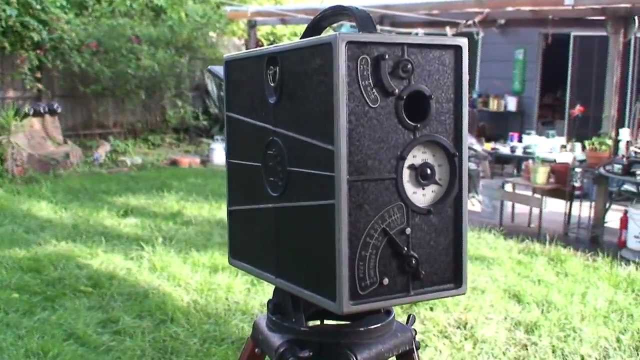 Ciné-Kodak Model A Type II late 1924 or early 1925 hand-crank 16mm movie film camera