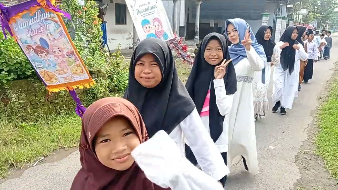 SDN 6 Babadan kirab menyambut bulan Ramadhan