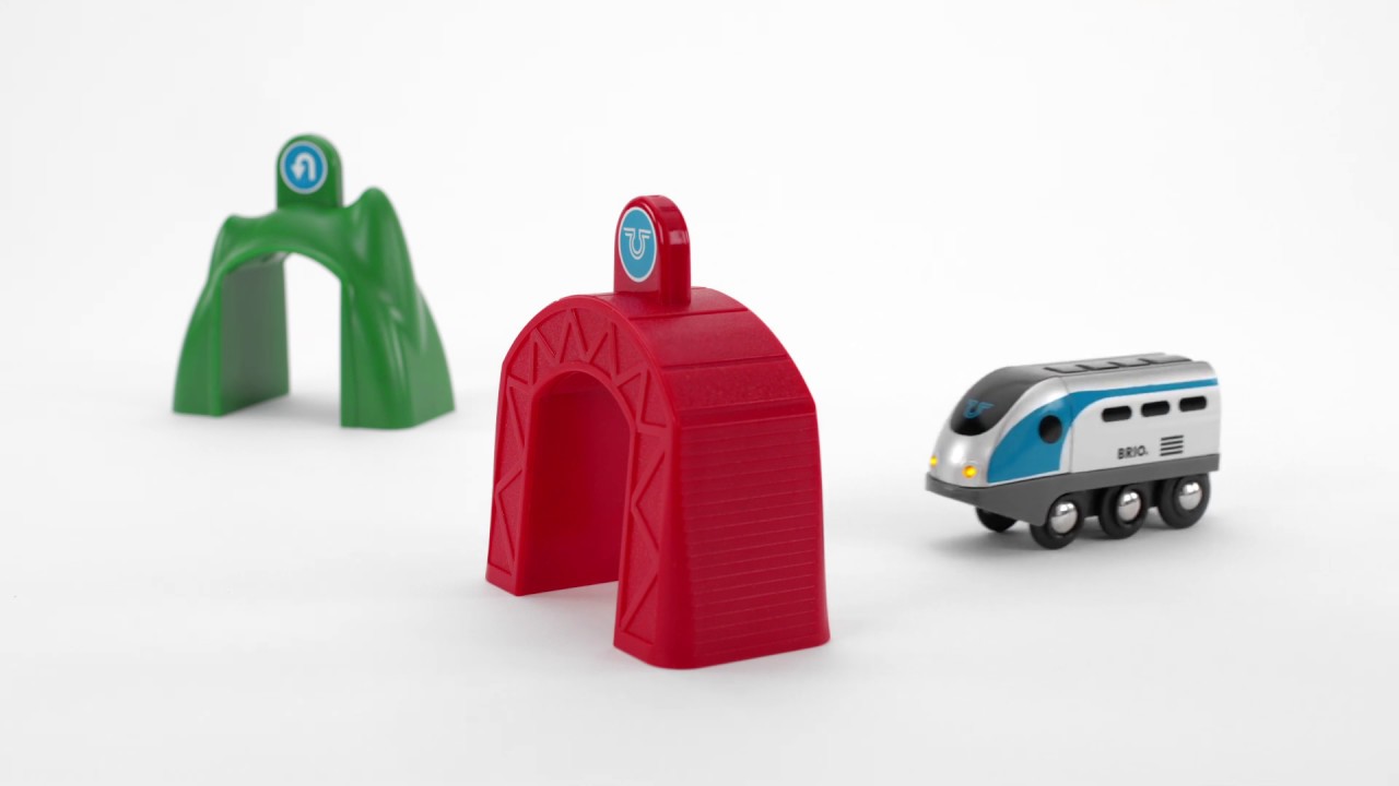 BRIO World - 33834 Smart Tech Engine with Action Tunnels
