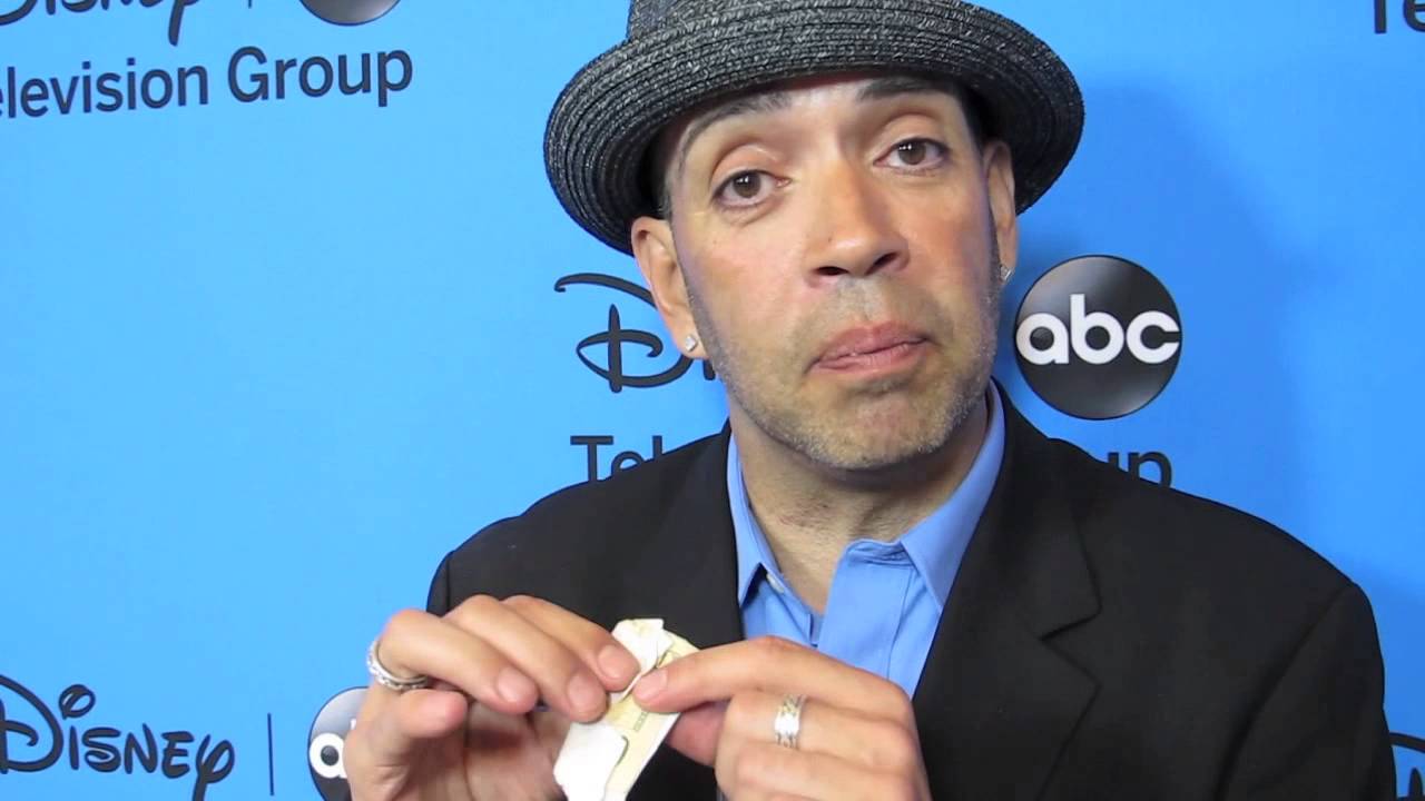 Actor Luis Antonio Ramos  Talks with Se Fija!'s Angela Ort&iacute;z