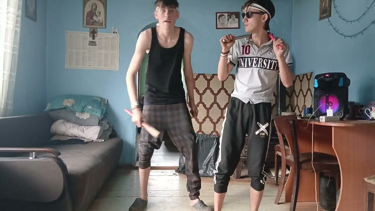 Salutări prieteni bine ați venit la un clip cum ascultam muzica ce sa faciem 🔥💪🏽