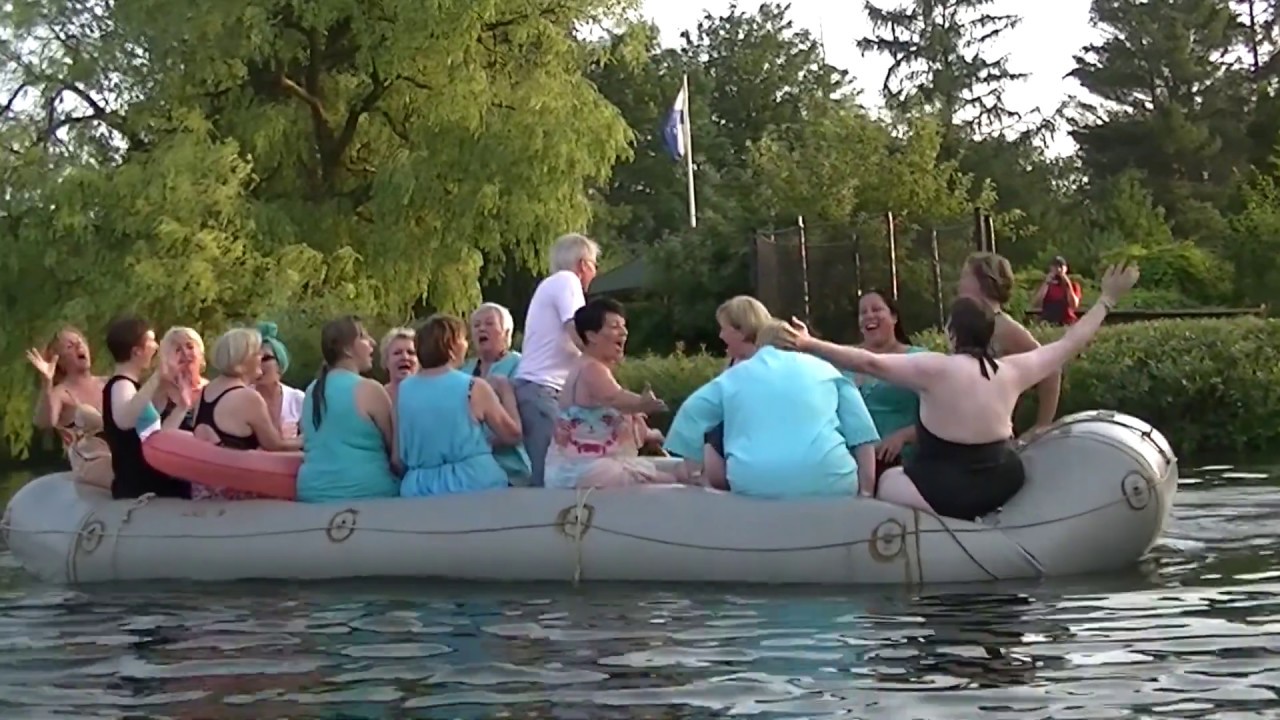S(w)inging Grossensee RELOADED: Er hat ein knallrotes Gummiboot