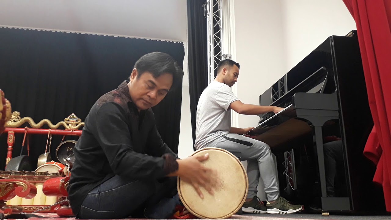 Ciaaattt...PIANOlan (piano gamelan) di Berlin Germany
