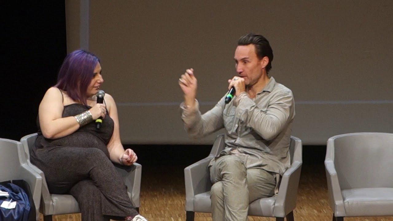 Comic Con Paris 2019 - 25/10/2019 - Conf&eacute;rence Callan Mulvey (3/5)