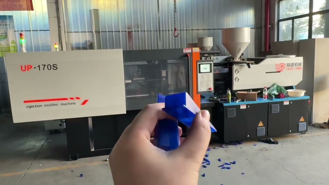injection mold for tile levelers stampo iniezione per livellatori piastrelle