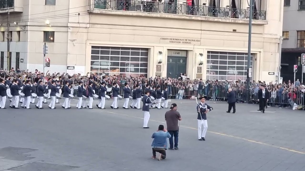 Banda Colegio Salesiano de Valparaiso 2025  Desfile  Plaza Sotomayor