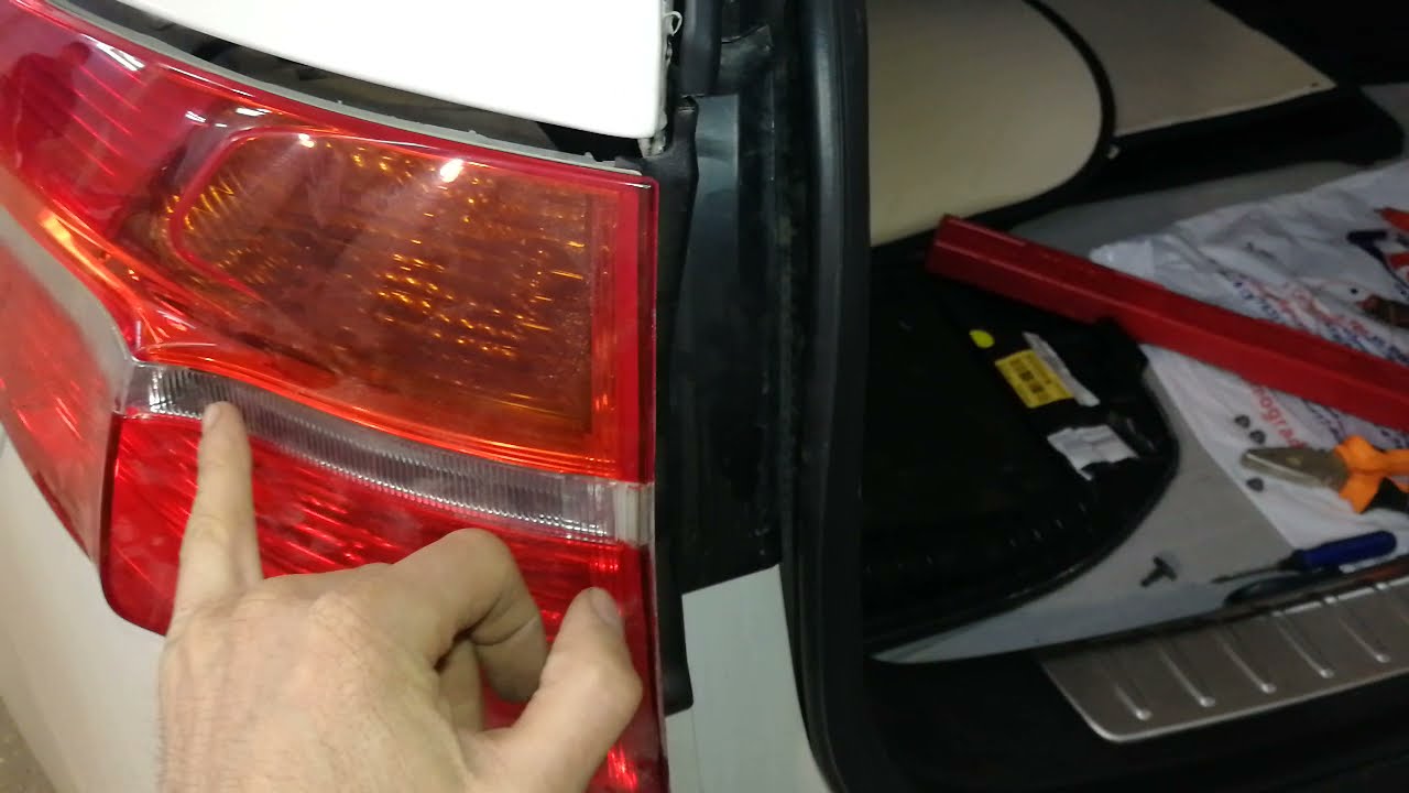 BMW X6 замена лампочки заднего хода