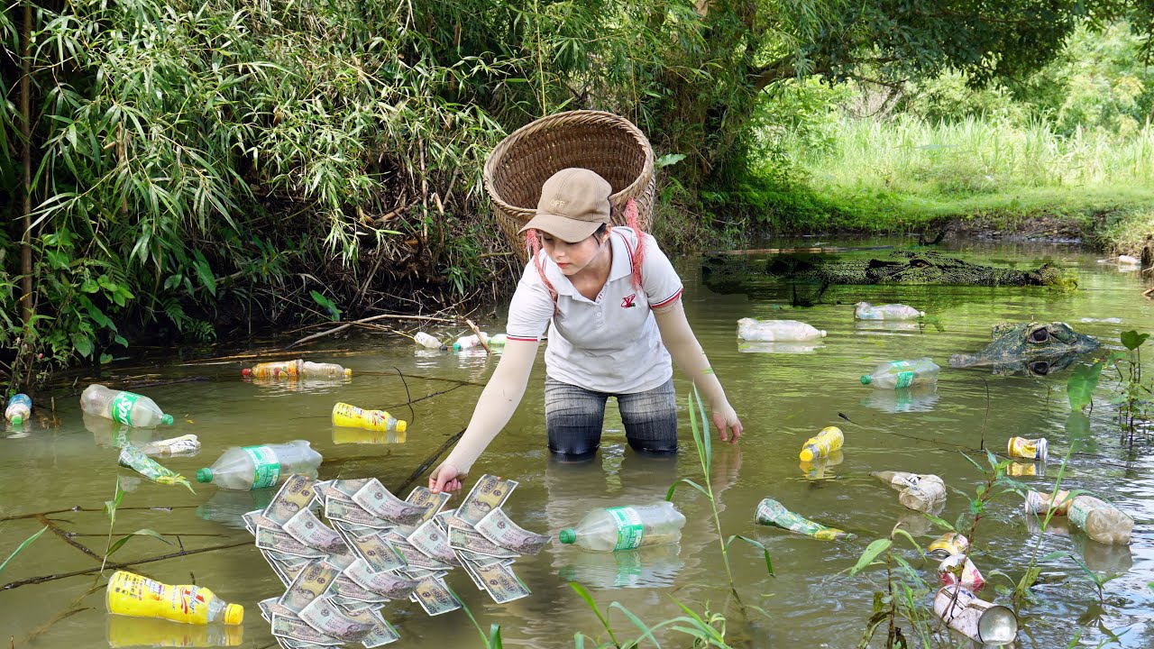 REWIND TIMELAPSE - The Poor girl unexpectedly discovered many valuable treasures 💵💵