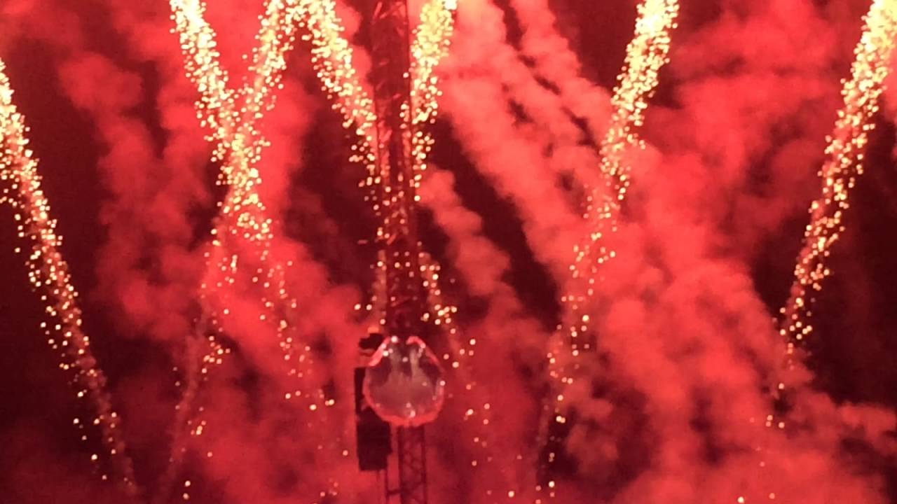 Heimspiel von Andrea Berg 2016 : Finale mit Feuerwerk -Andrea schwebt