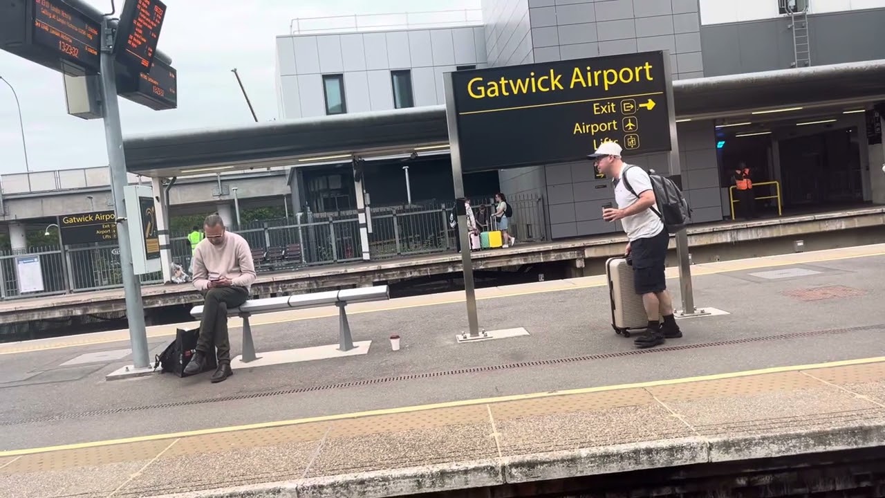 Thameslink ride from Gatwick airport to London Blackfriars part 1 