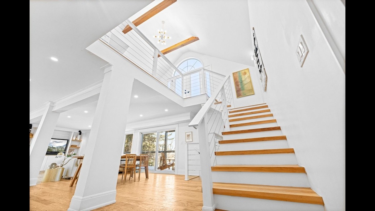 Impressive 4-season waterfront home on the Pigeon River 🌊 7 Resort Lane, Kawartha Lakes!